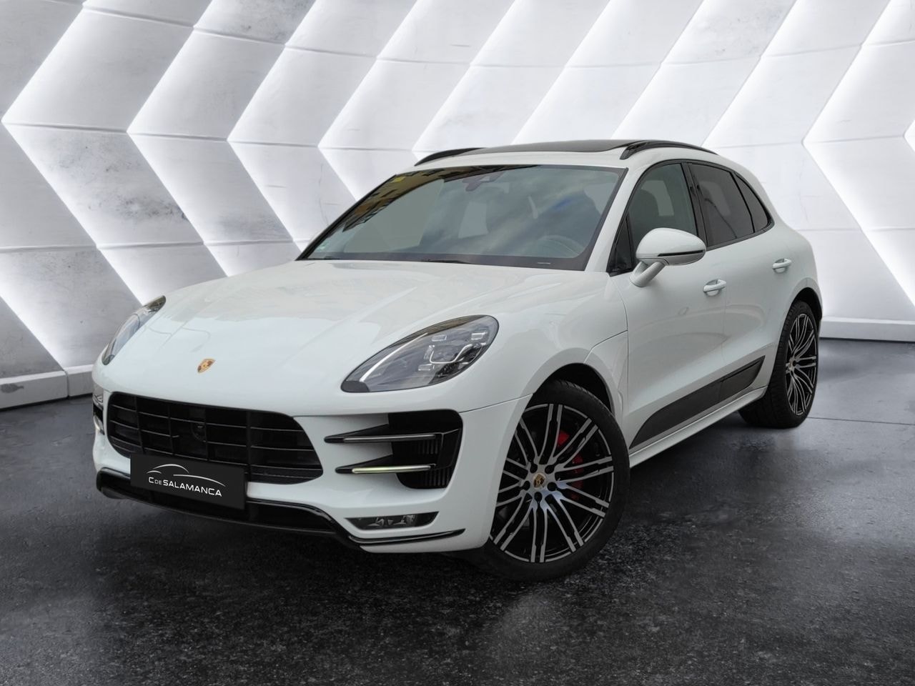 porsche-macan-turbo-con-paquete-performance-en-malaga-b8bcfd6073544131dad623d2e42bf60a