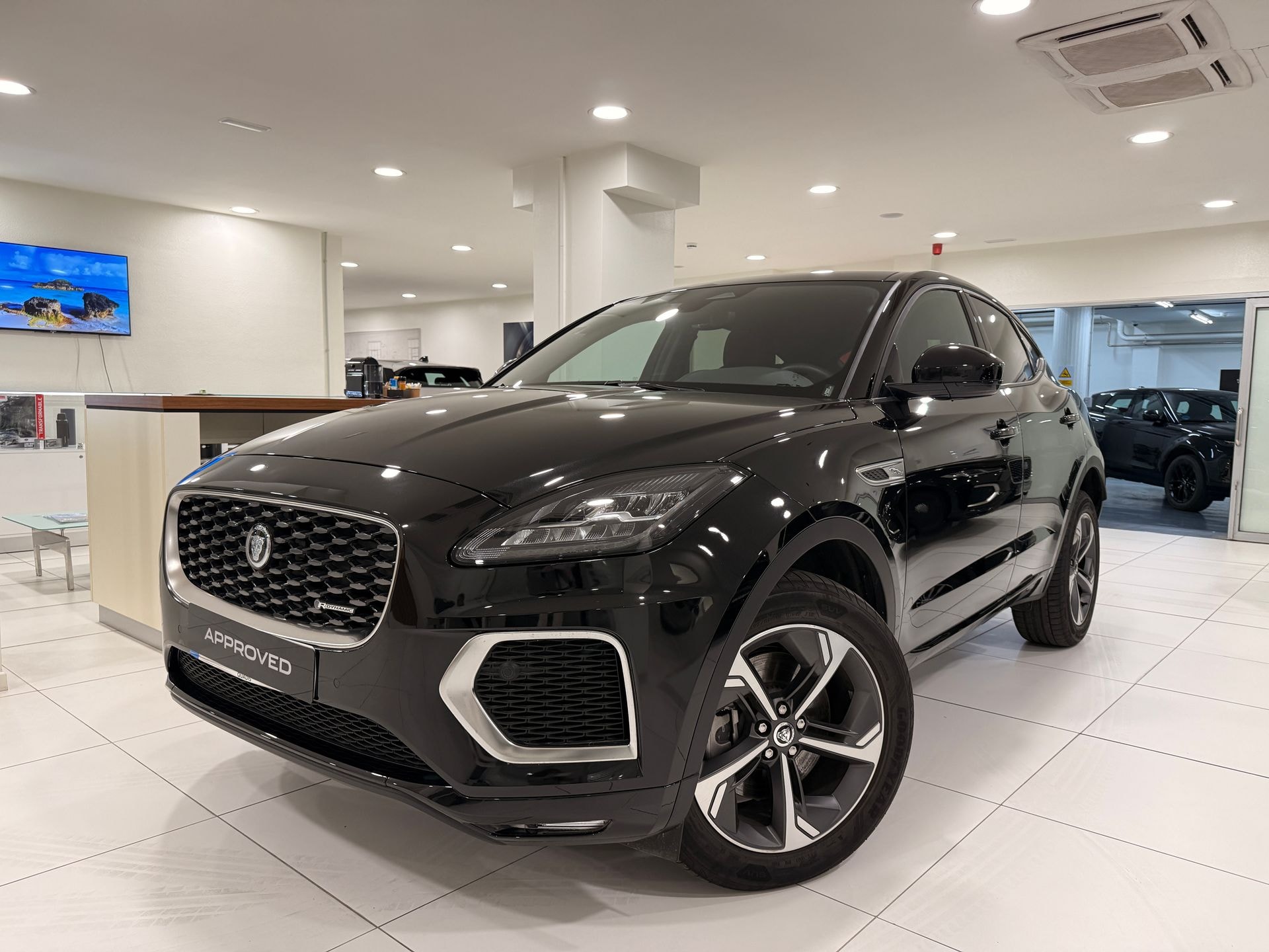 jaguar-e-pace-20d-i4-163-ps-awd-auto-mhev-r-dynamic-s-en-barcelona-1a4cb4ef00fcdca30d7b933534879a60