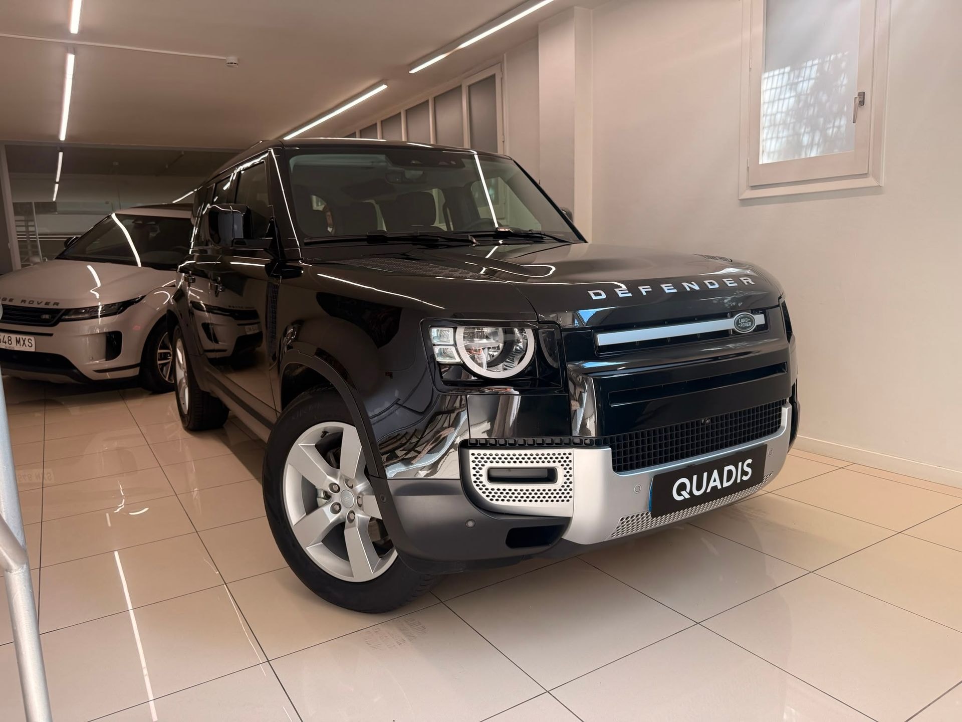 land-rover-defender-30d-i6-250-s-110-auto-4wd-mhev-en-barcelona-3817358716a40fefd83198d5f42b20f3