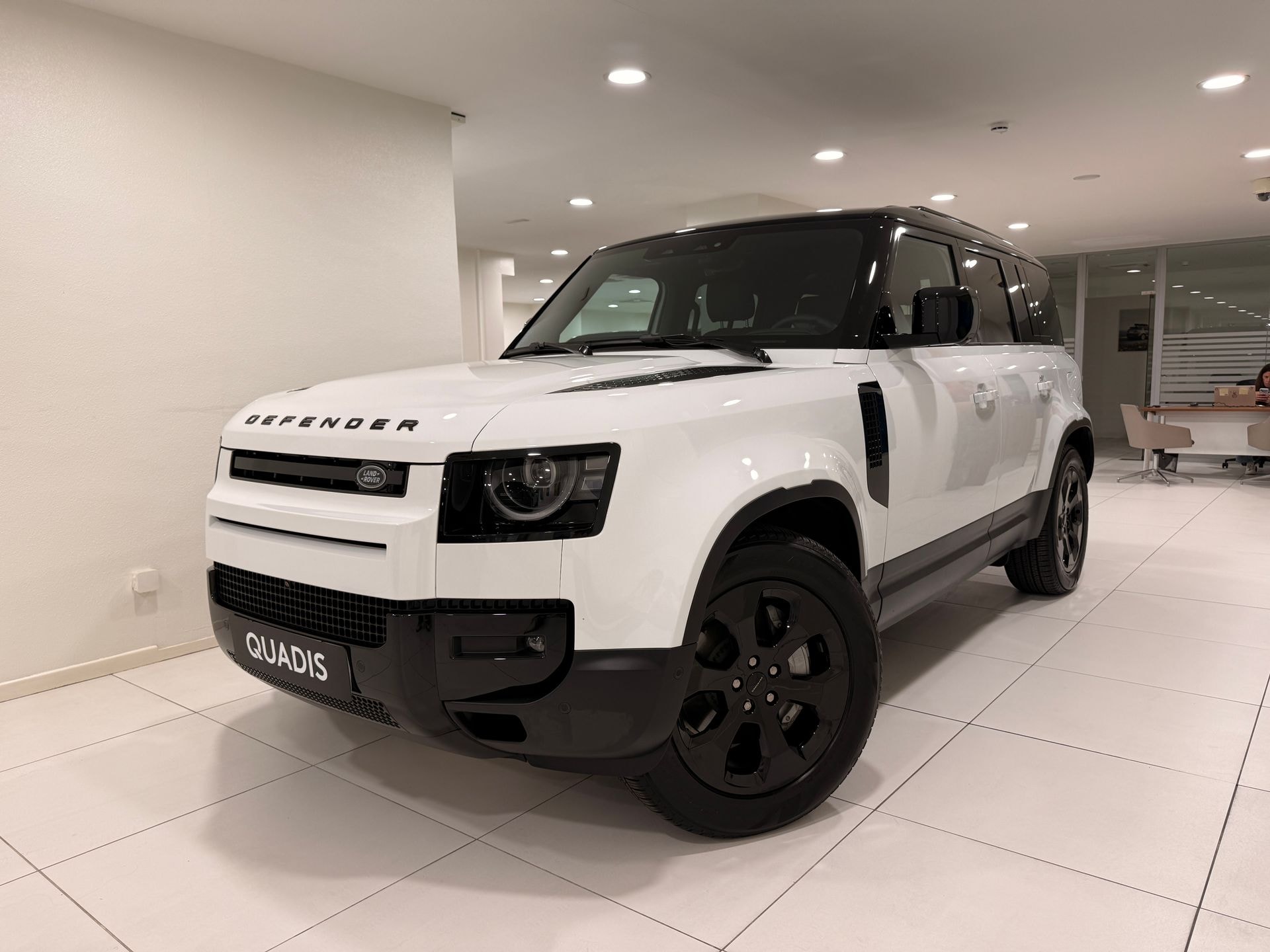 land-rover-defender-20-si4-phev-300-ps-awd-auto-s-110-en-barcelona-ab3ee809761150343acbbe1e7c34208f