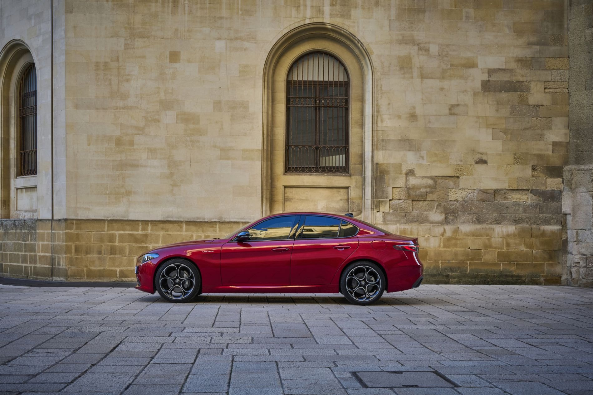 Emblema G4 en la parte trasera del Giulia, símbolo de su potencia.