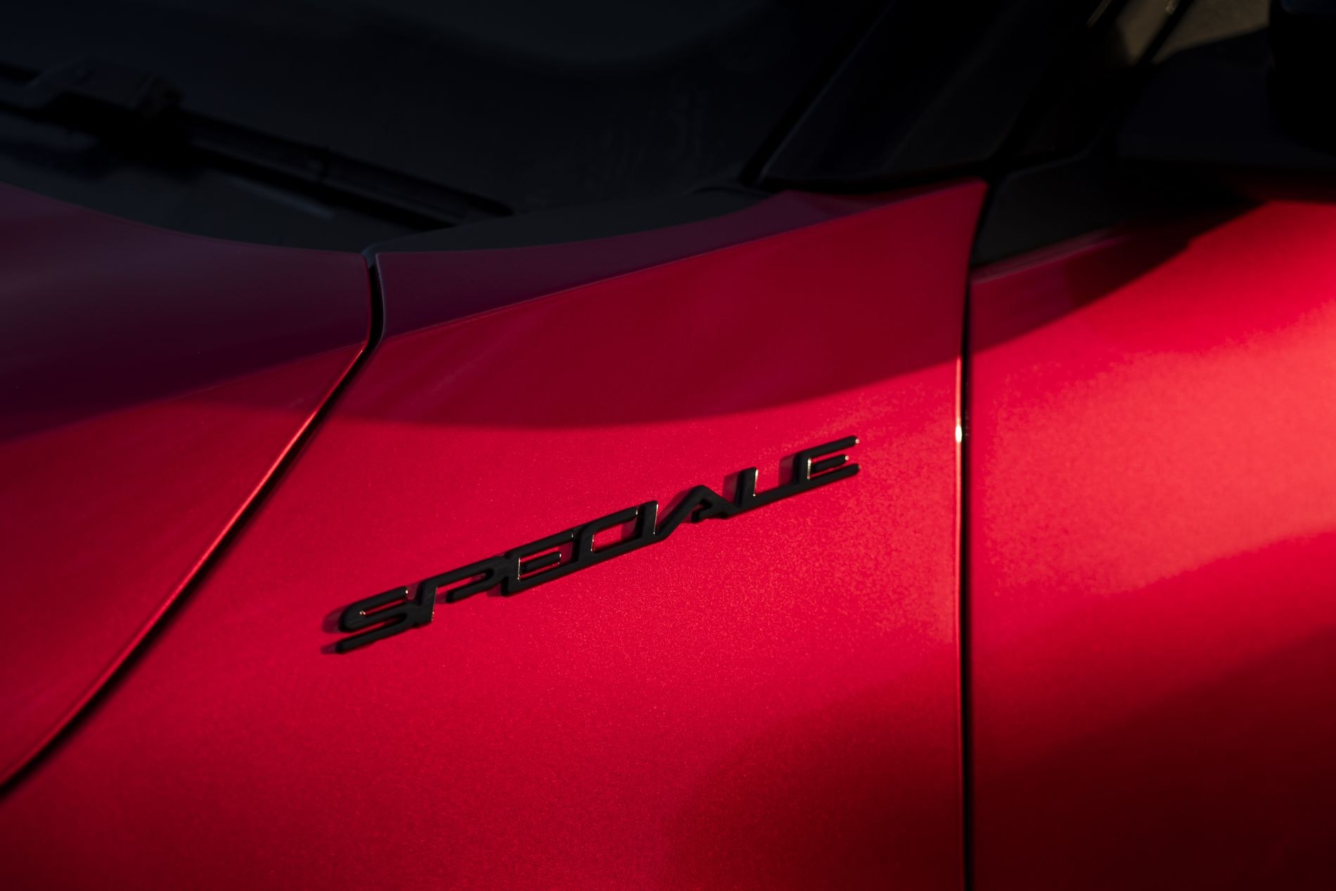 Vista trasera del Junior eléctrico, con un toque contemporáneo.