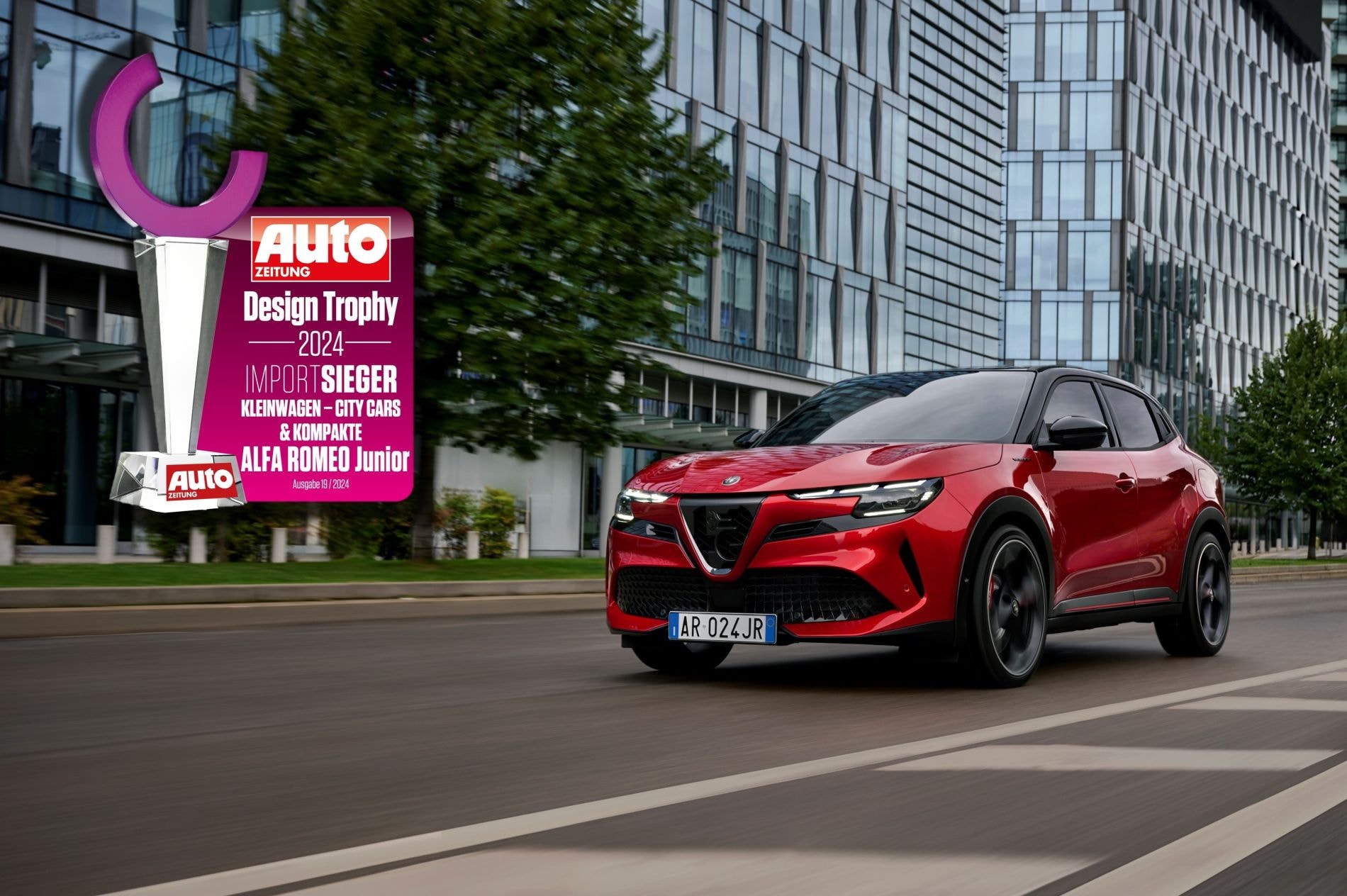 Maletero del Alfa Romeo Junior con equipaje, demostrando su capacidad y versatilidad.