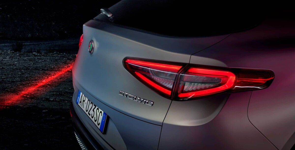 Detalle de las luces traseras del Alfa Romeo Stelvio Detalle de las luces traseras del Alfa Romeo Stelvio