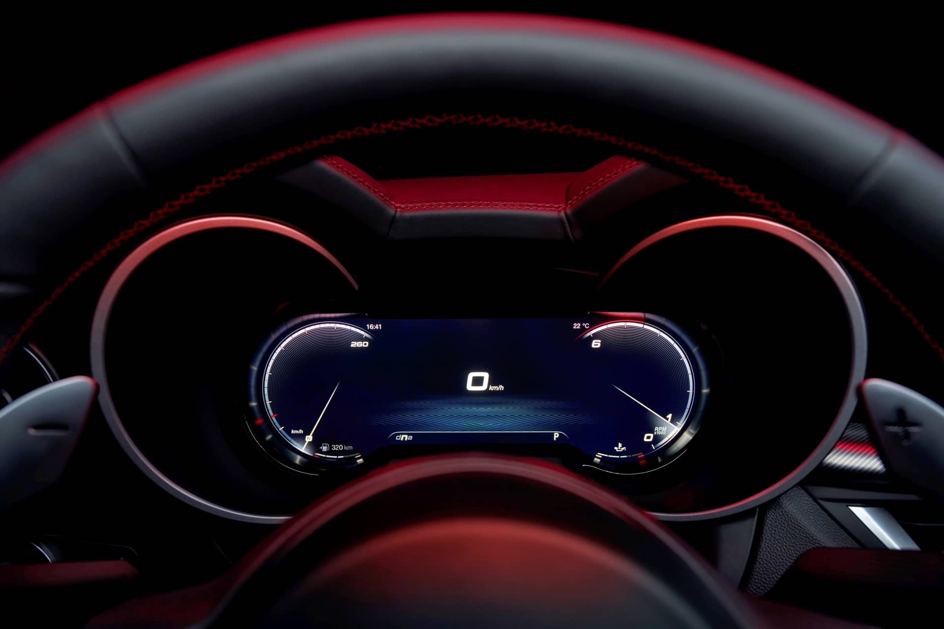 Vista del volante y el cuadro de instrumentos desde el asiento del conductor