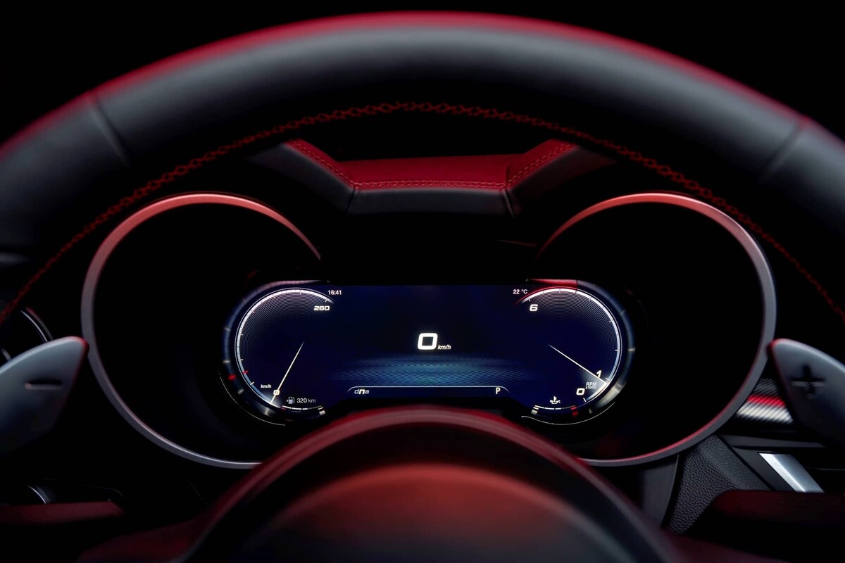 Vista del volante y el cuadro de instrumentos desde el asiento del conductor Vista del volante y el cuadro de instrumentos desde el asiento del conductor