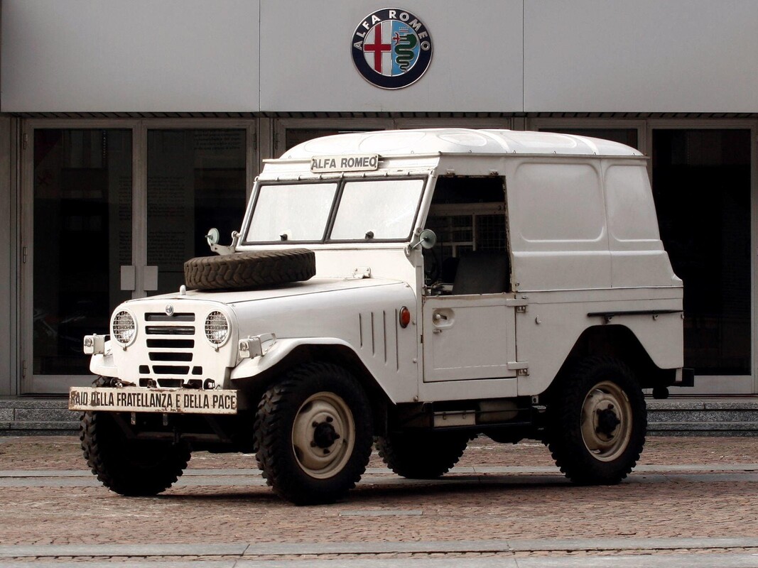 Alfa Romeo histórico, no corresponde al modelo Stelvio. Alfa Romeo histórico, no corresponde al modelo Stelvio.