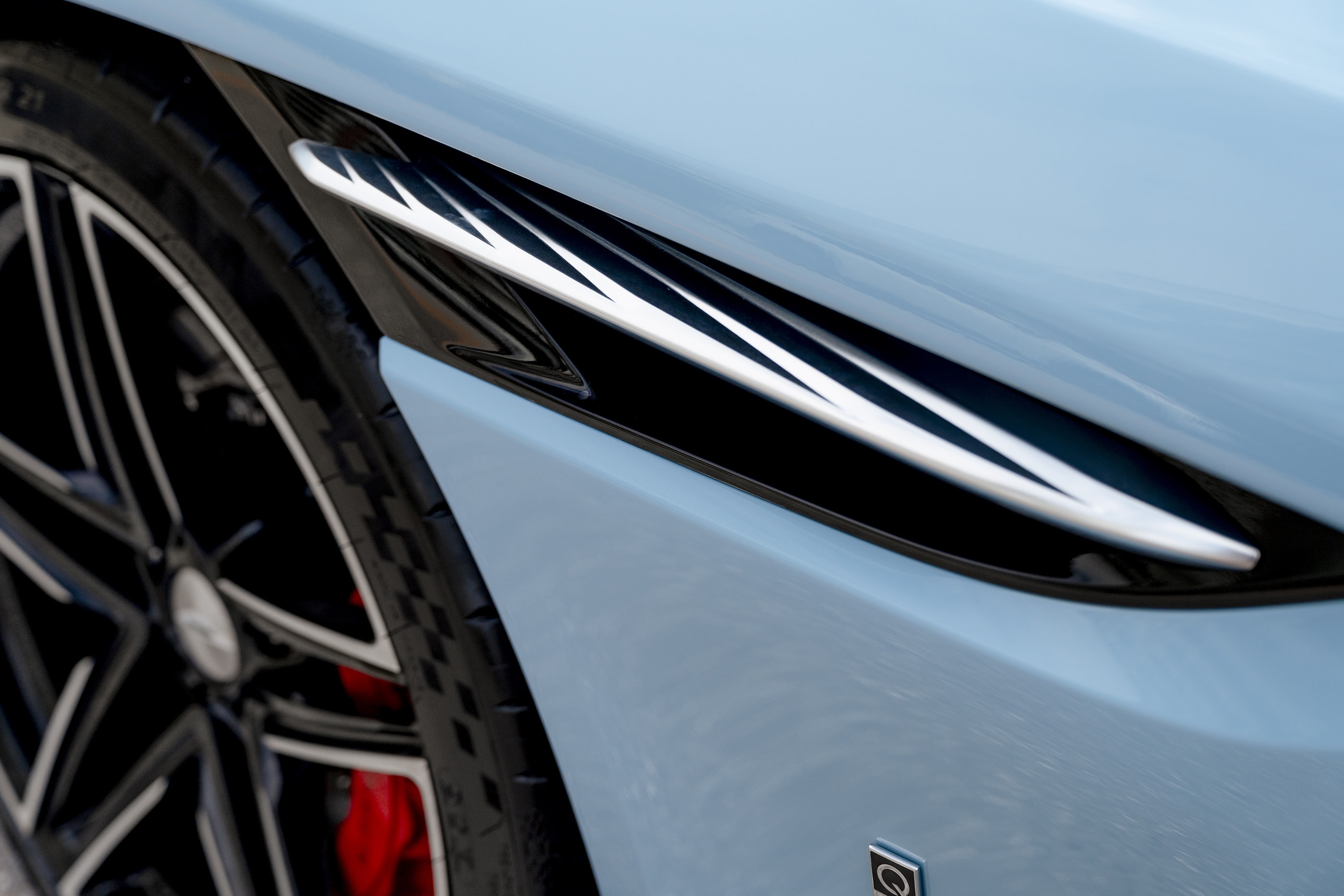 Aston Martin DB12 Volante