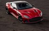 Vista aérea del Aston Martin DBS Superleggera destacando su frontal y techo. Vista aérea del Aston Martin DBS Superleggera destacando su frontal y techo.