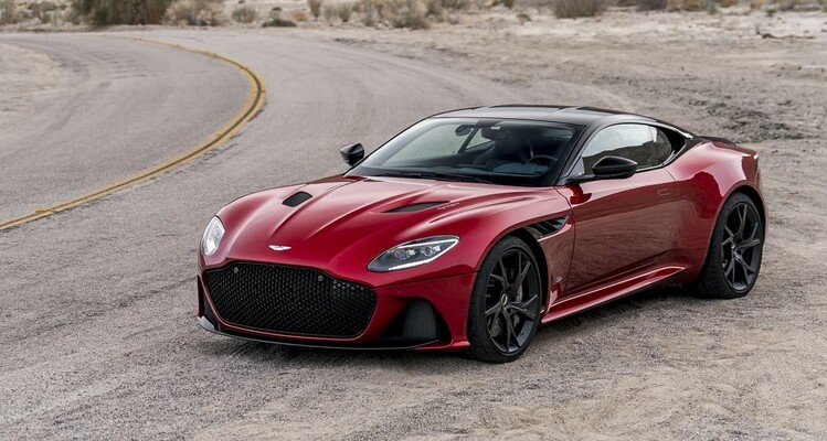 Perfil lateral del Aston Martin DBS Superleggera mostrando su dinámica silueta. Perfil lateral del Aston Martin DBS Superleggera mostrando su dinámica silueta.