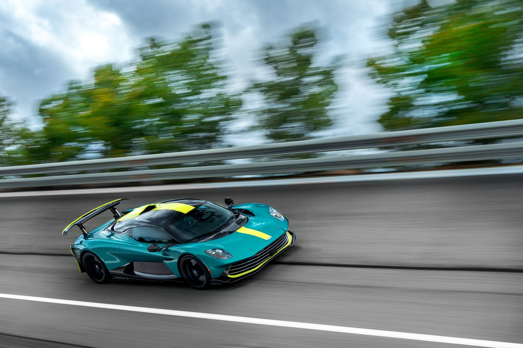 Aston Martin Valhalla híbrido
