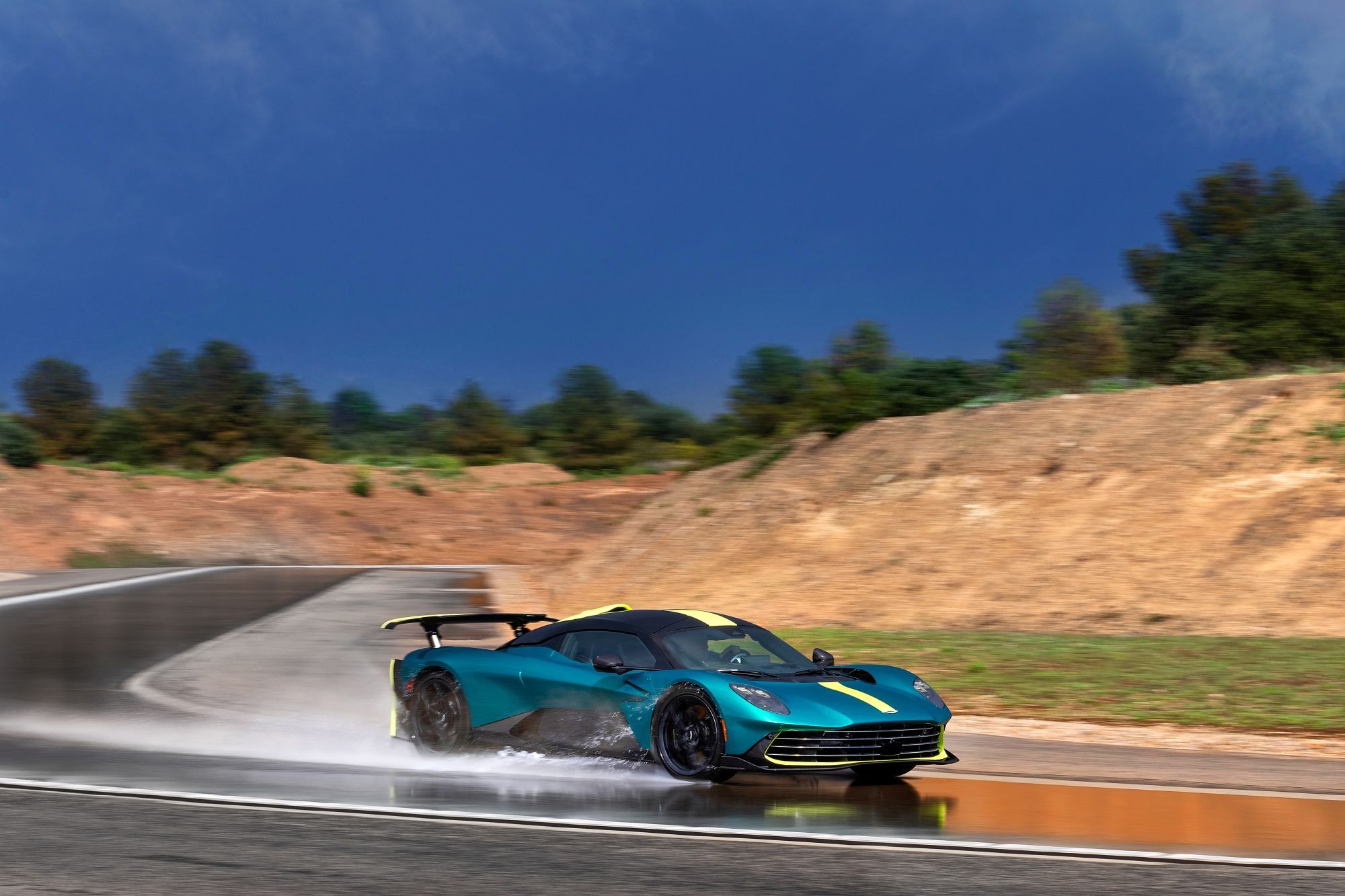 Aston Martin Valhalla híbrido