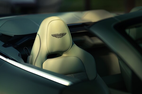 Aston Martin Vanquish Volante Aston Martin Vanquish Volante