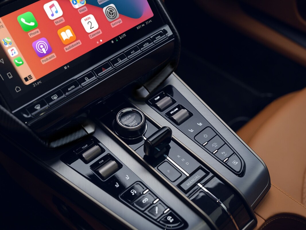 Trasera del Aston Martin Vanquish con un diseño moderno y elegante. Trasera del Aston Martin Vanquish con un diseño moderno y elegante.