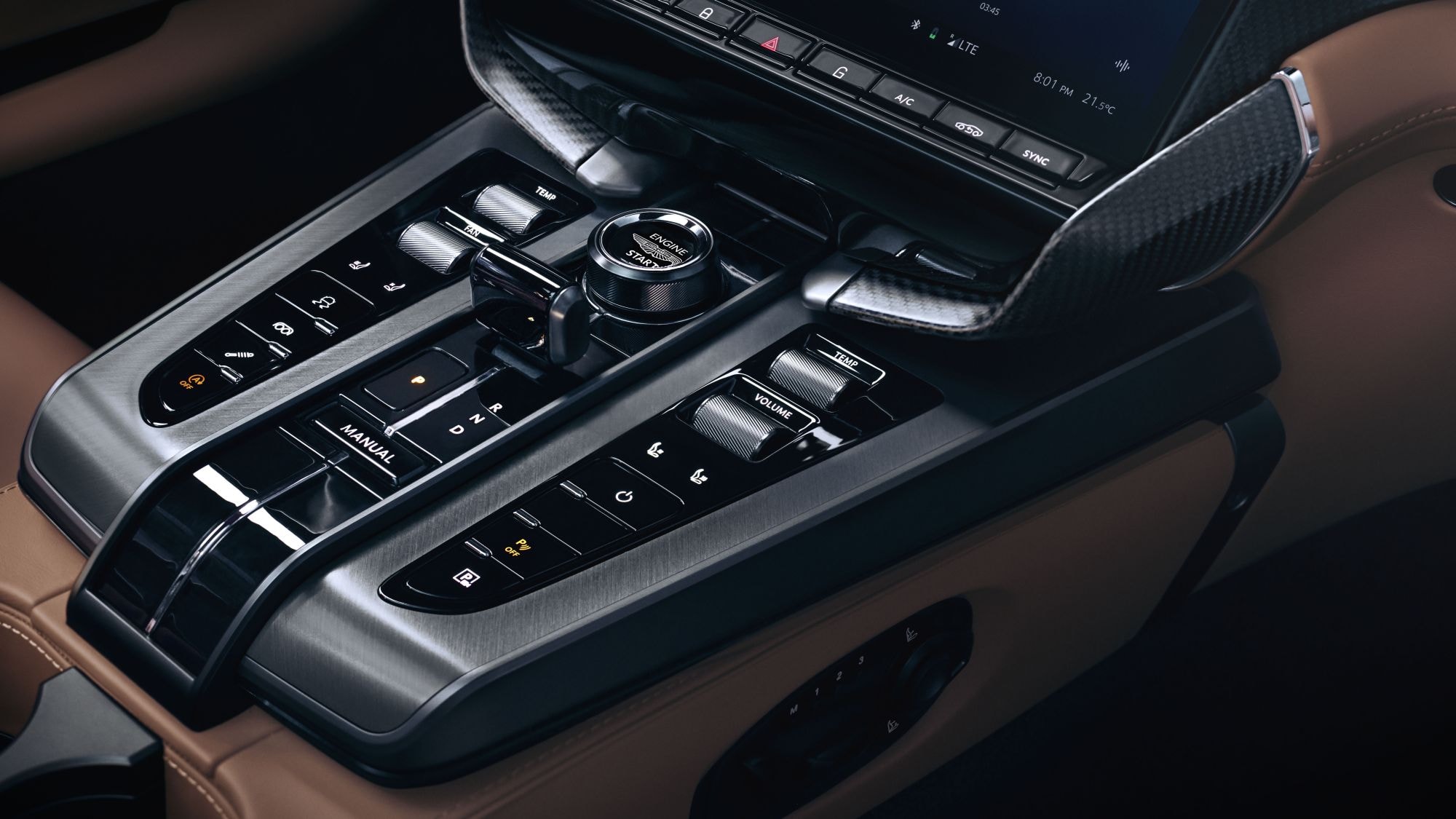 Vista completa del interior del Aston Martin Vanquish, elegante y sofisticado.