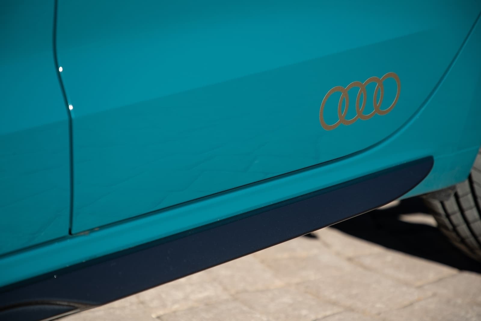 Detalle del logo de Audi en la carrocería del A1.