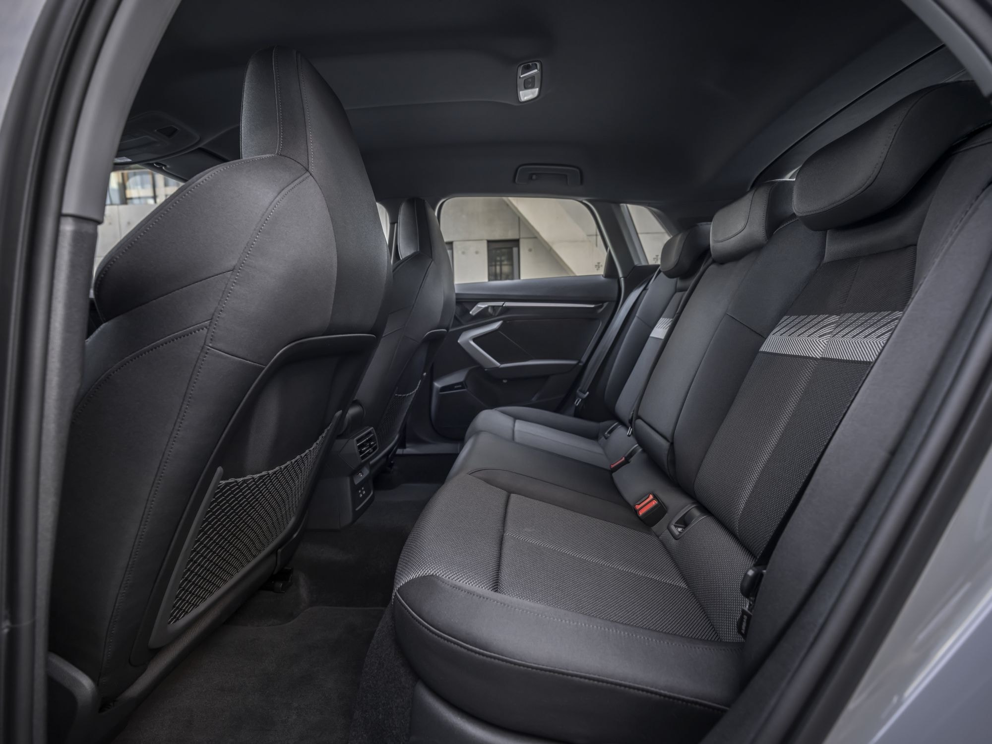 Asientos delanteros del Audi A3 Allstreet, confort y estilo en uno.