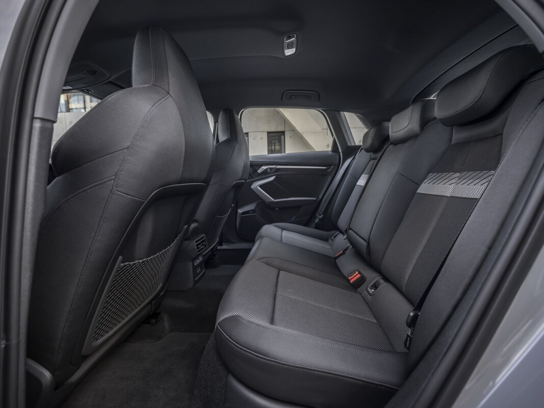 Asientos delanteros del Audi A3 Allstreet, confort y estilo en uno. Asientos delanteros del Audi A3 Allstreet, confort y estilo en uno.