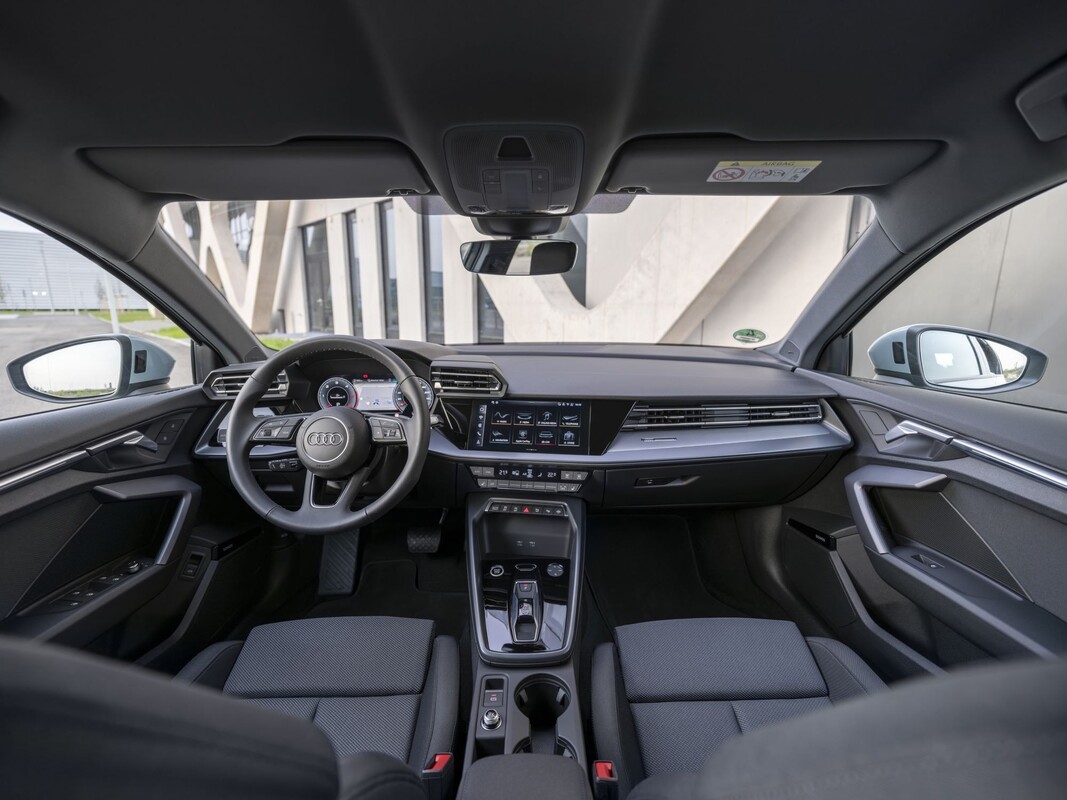 Asientos traseros del Audi A3 Allstreet, ideales para viajes cómodos. Asientos traseros del Audi A3 Allstreet, ideales para viajes cómodos.