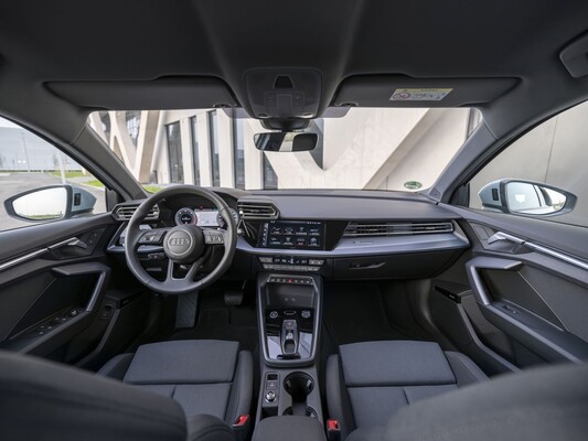 Asientos traseros del Audi A3 Allstreet, ideales para viajes cómodos. Asientos traseros del Audi A3 Allstreet, ideales para viajes cómodos.