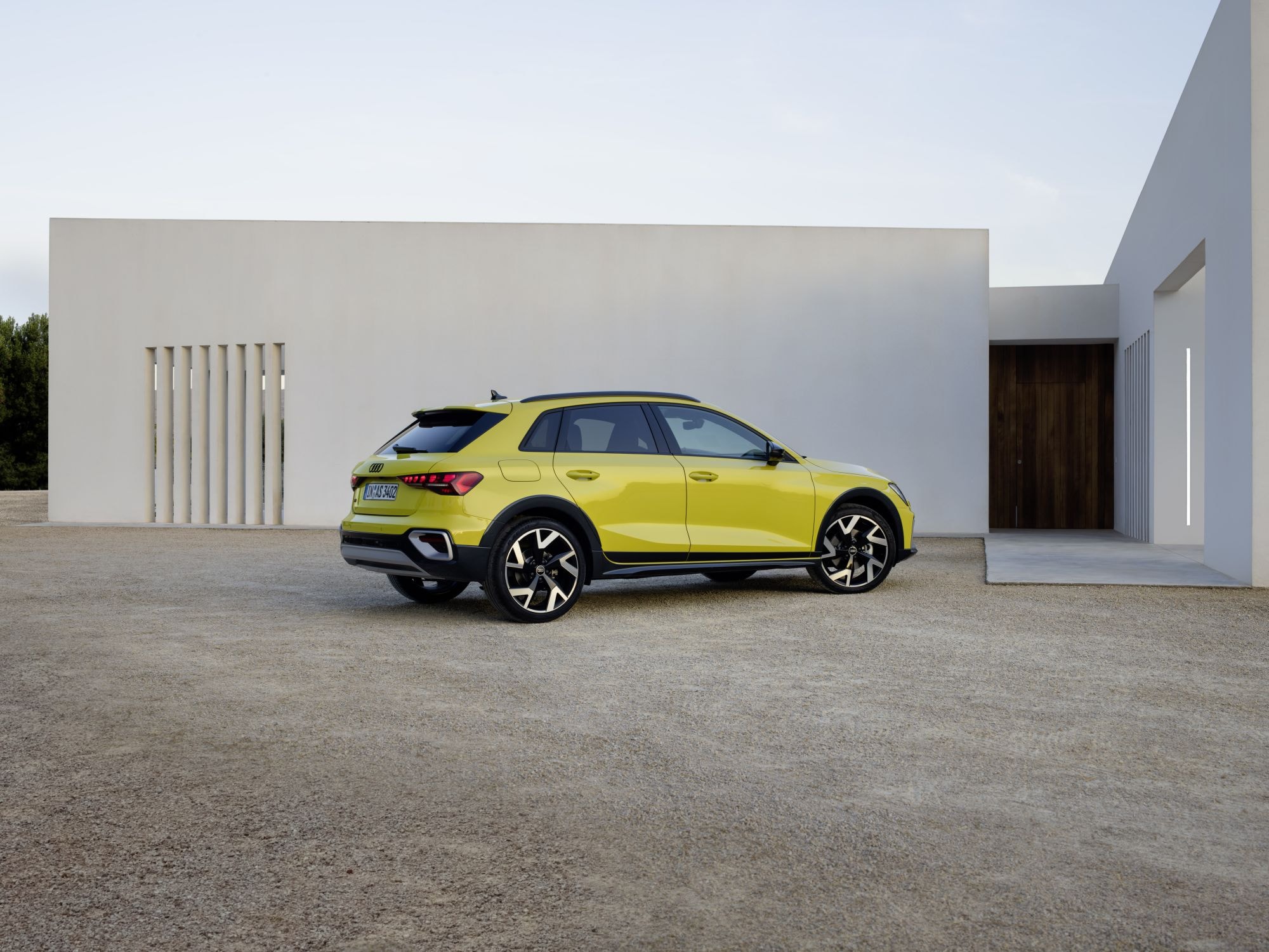 Vista de la llanta del Audi A3 Allstreet, destacando su diseño moderno.