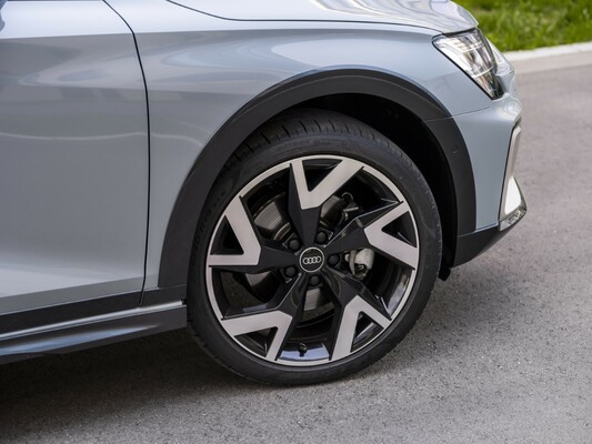 Perfil elegante del Audi A3 Híbrido, ideal para la ciudad. Perfil elegante del Audi A3 Híbrido, ideal para la ciudad.