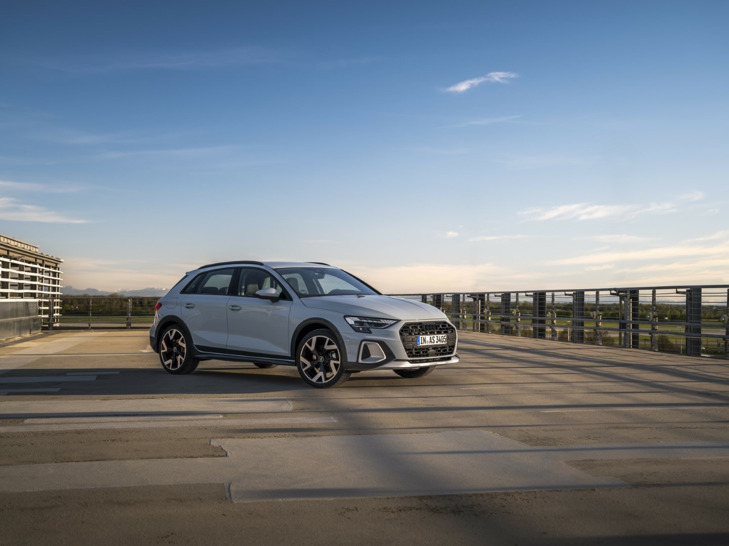 Otra vista trasera del Audi A3 Híbrido, resalta sus luces LED.