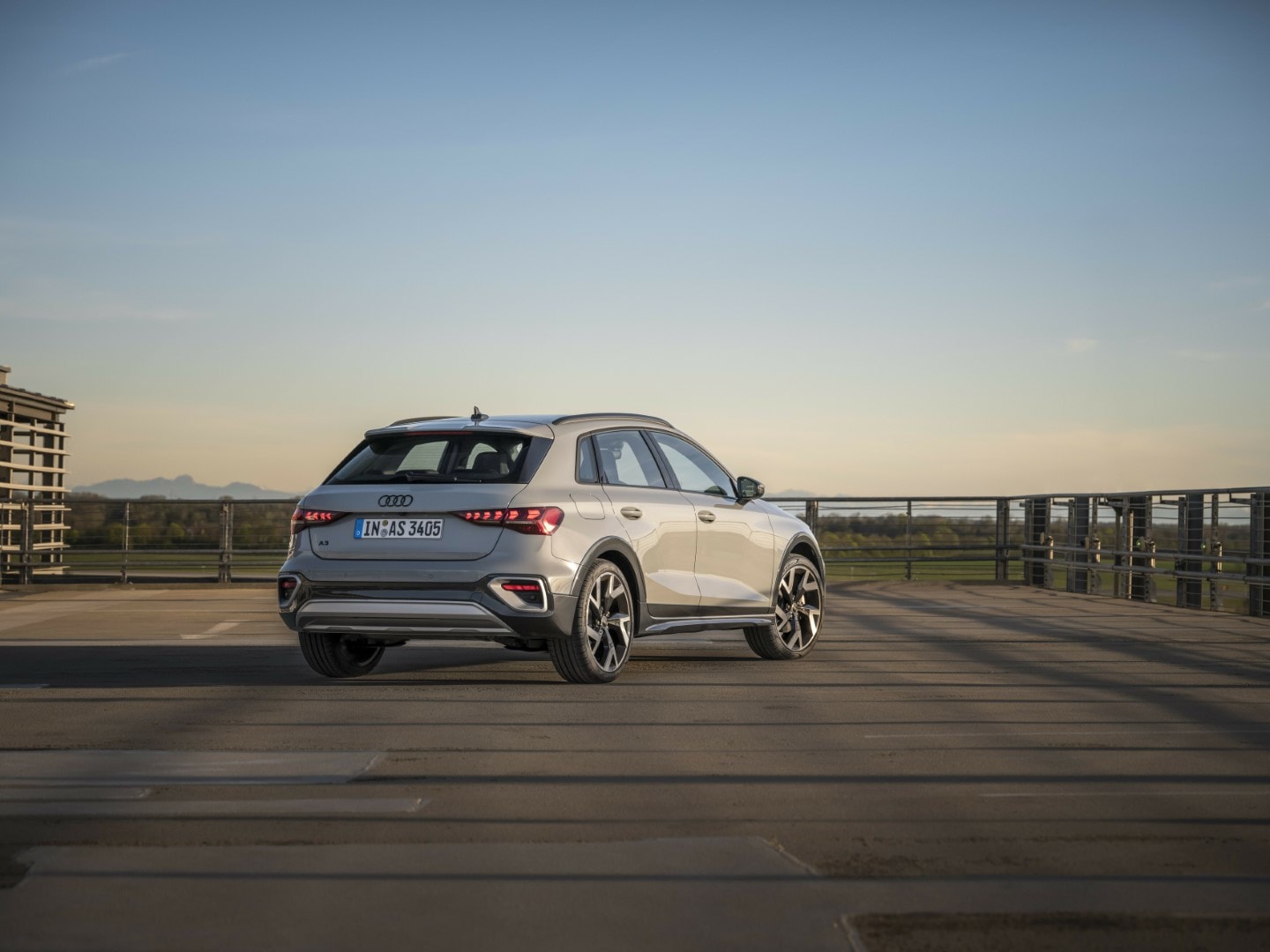 Vista trasera del Audi A3 Híbrido, elegante y aerodinámica.