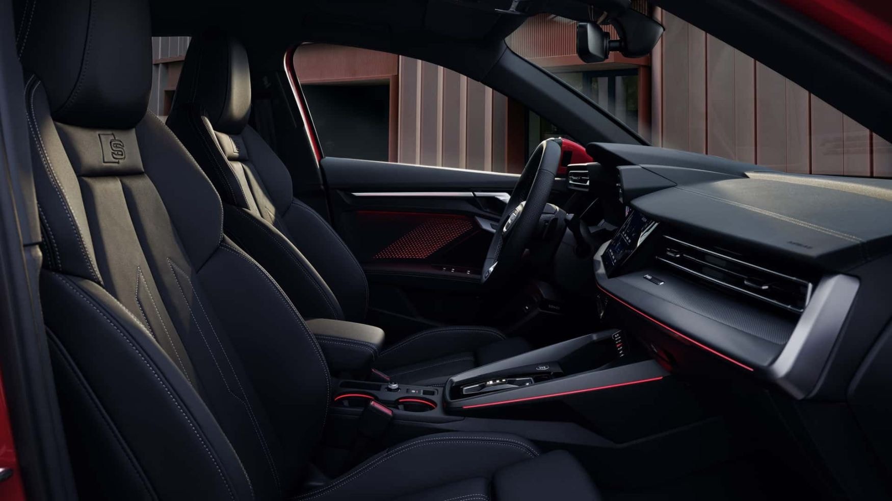 Vista del interior delantero del Audi A3 Sedán, resaltando su diseño moderno.