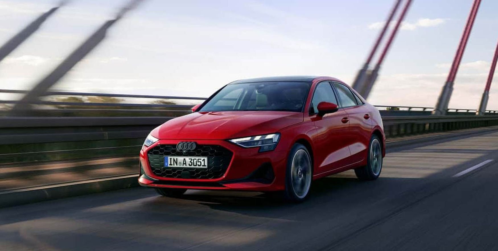 Vista trasera del Audi A3 Sedán, resaltando sus líneas fluidas y moderno diseño.