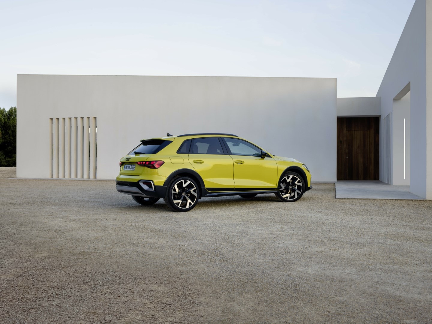 Perfil dinámico del Audi A3, mostrando líneas y detalles de diseño.