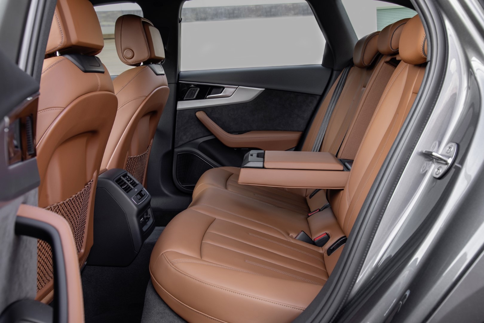 Espacio trasero del Audi A4 Avant, combinando comodidad y amplitud.