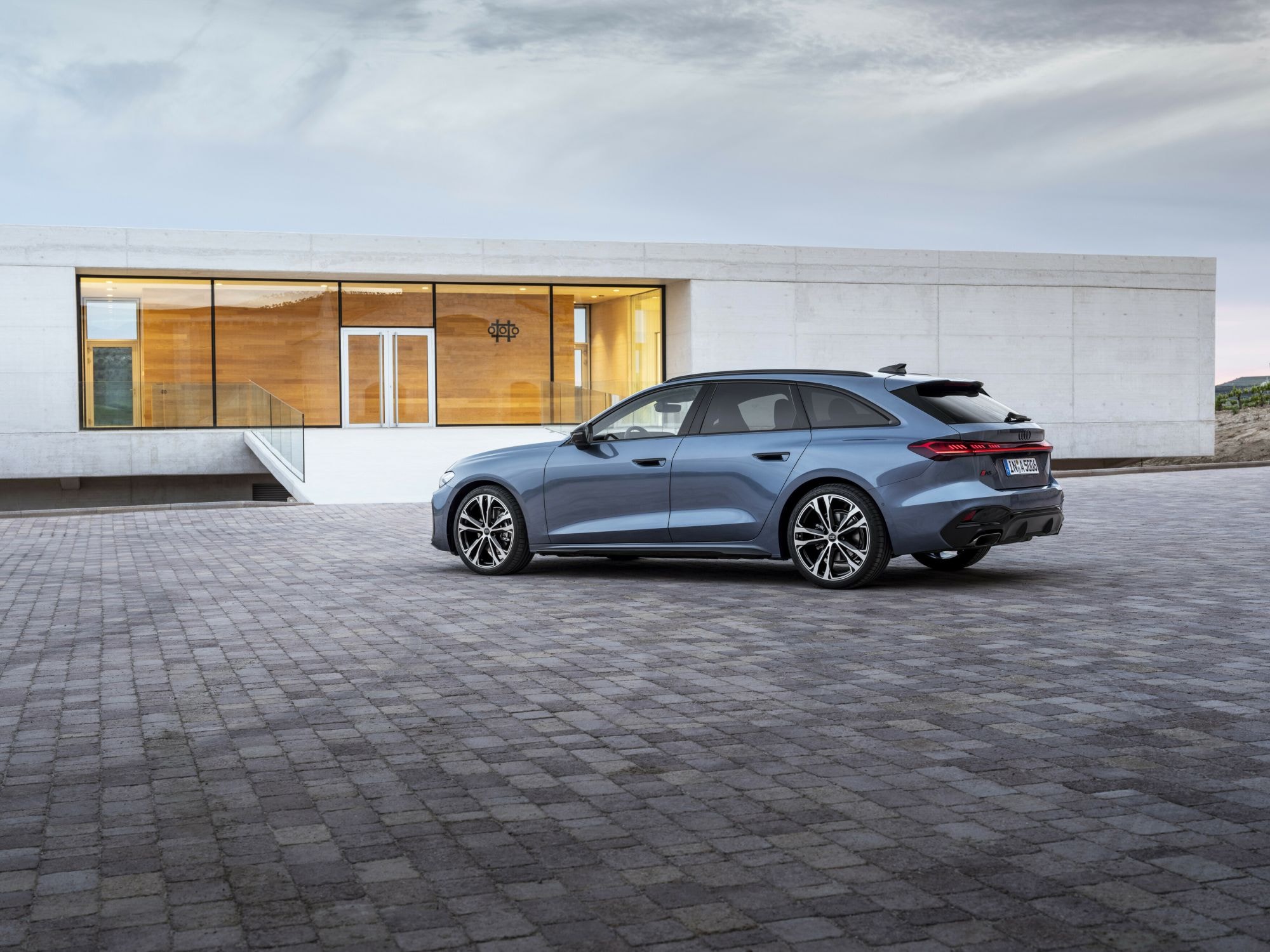 Vista trasera del A5 Avant, donde la elegancia se hace evidente.