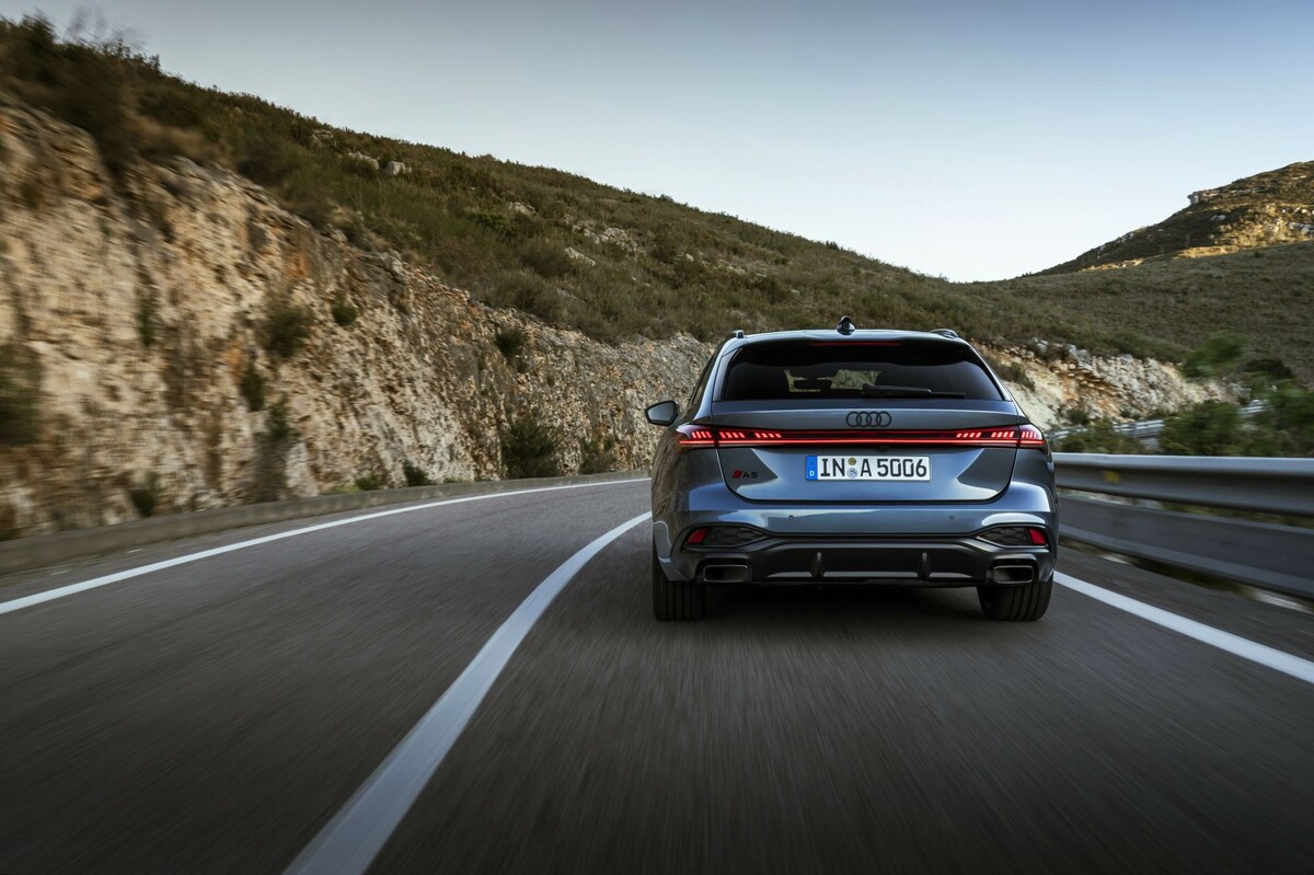 Estilo fluido y moderno en el lateral del Audi A5 Avant. Estilo fluido y moderno en el lateral del Audi A5 Avant.