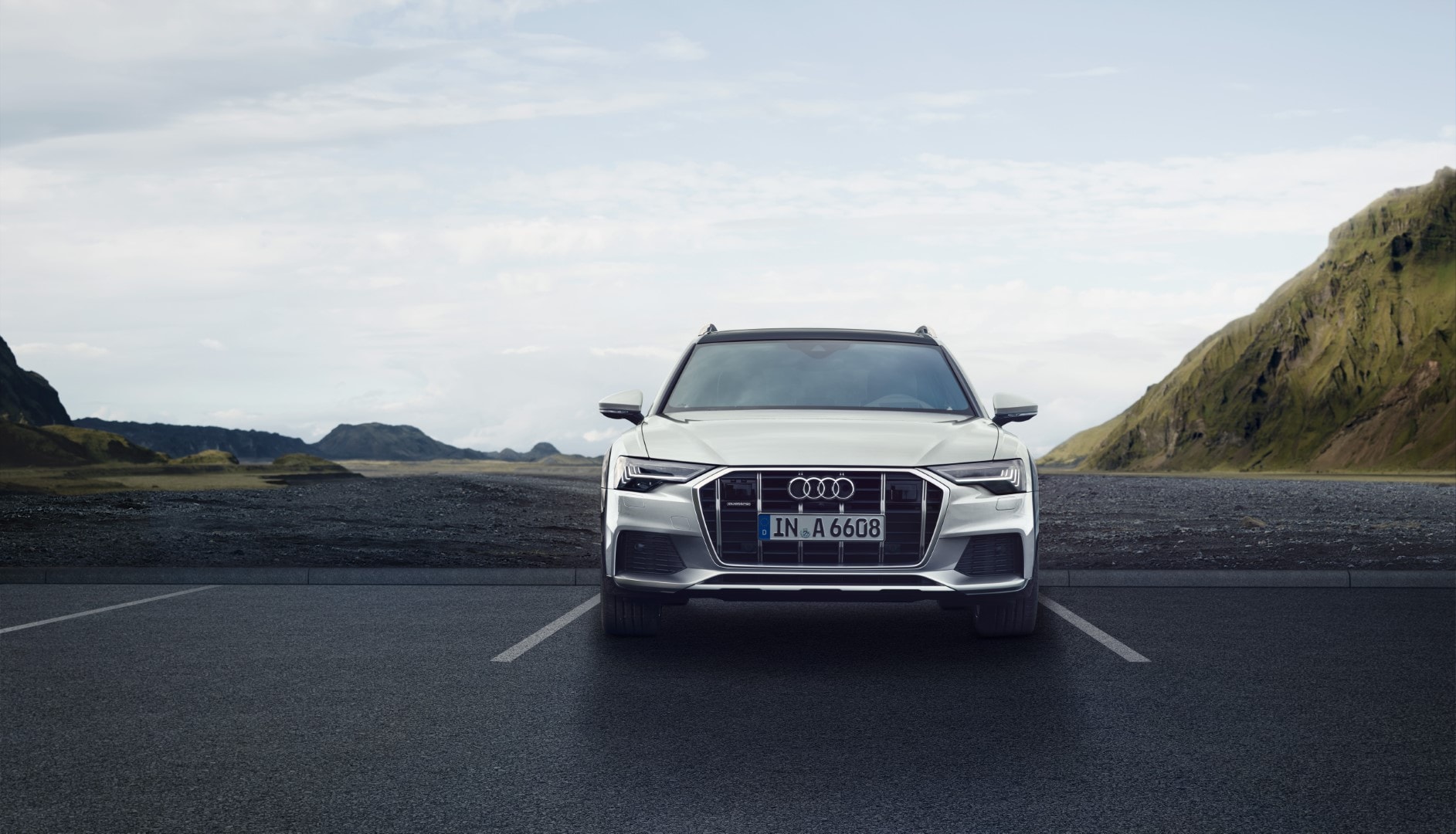 Audi A6 Allroad quattro con vista aérea del motor y parte del techo.