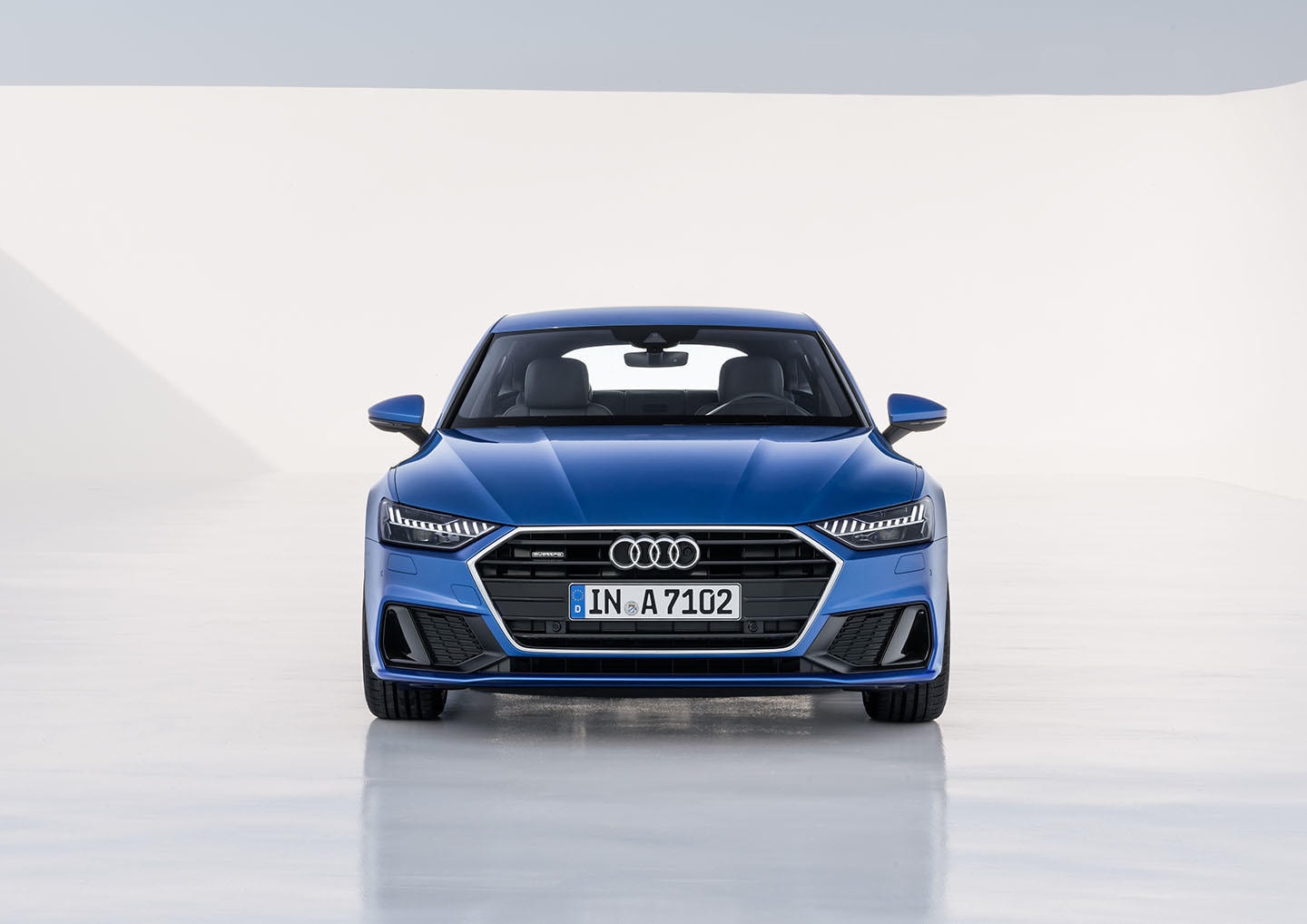 Imagen frontal del Audi A7 Sportback, destacando su parrilla Singleframe.