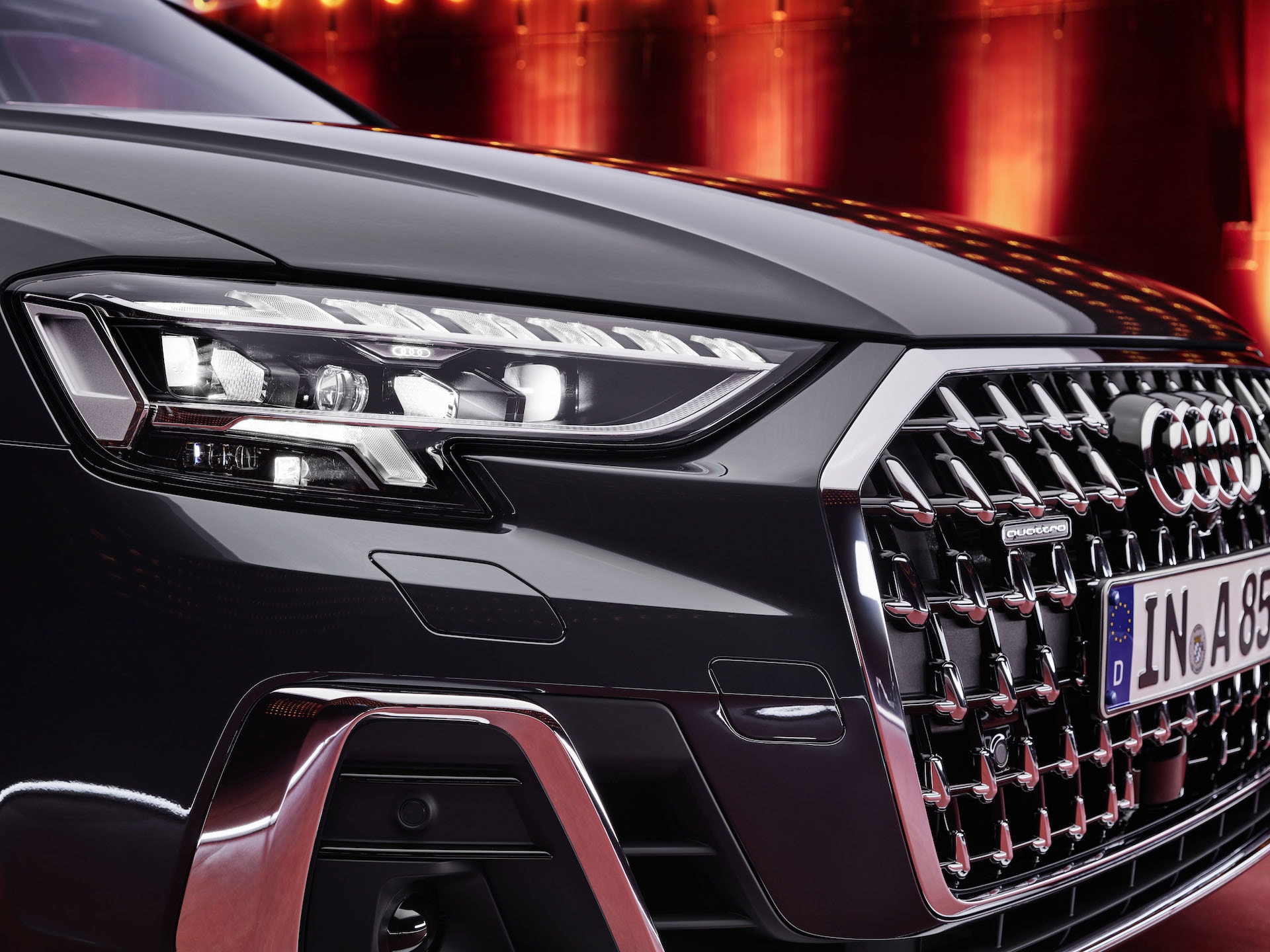 Close-up de la iluminación y parrilla singleframe del Audi A8.