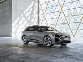 El Audi Q8 e-tron luce un diseño sofisticado en su perfil lateral. El Audi Q8 e-tron luce un diseño sofisticado en su perfil lateral.