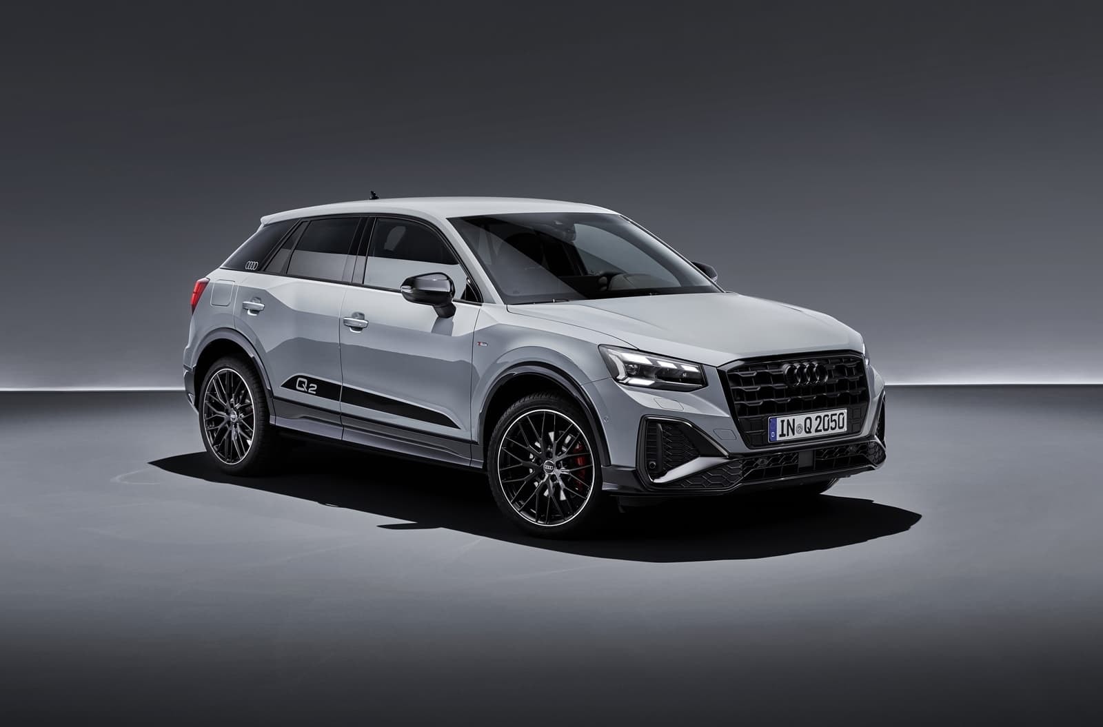Vista general del Audi Q2 desde una perspectiva delantera y lateral.