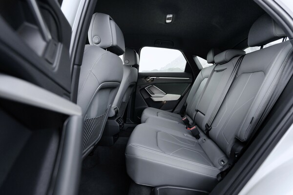 Interior trasero espacioso del Audi Q3 Sportback con asientos en piel. Interior trasero espacioso del Audi Q3 Sportback con asientos en piel.
