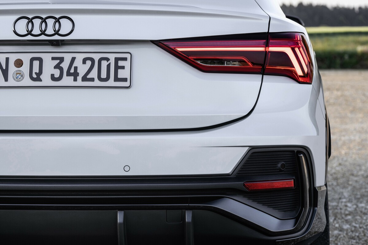 Detalle de la sección trasera y las ópticas del Audi Q3 Sportback. Detalle de la sección trasera y las ópticas del Audi Q3 Sportback.