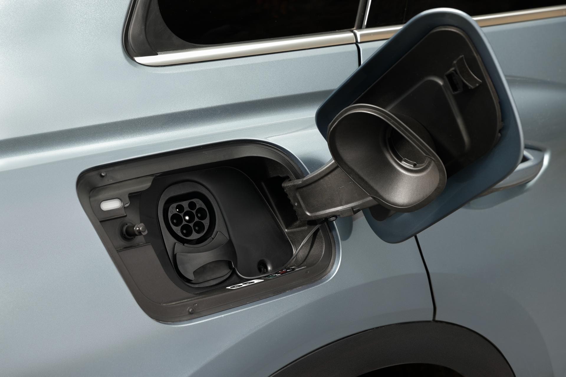 Detalle del punto de carga del Audi Q4 e-tron eléctrico