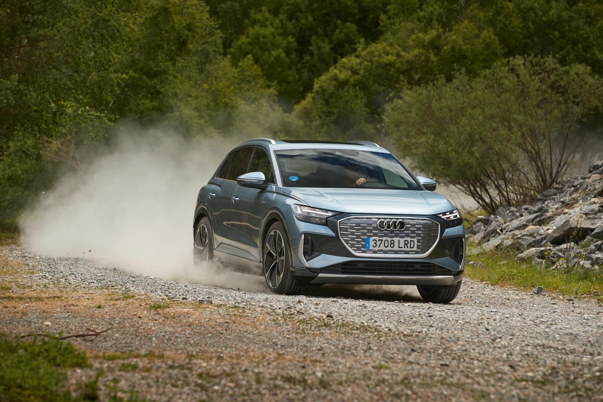 El Q4 e-tron muestra su capacidad en terrenos menos convencionales.