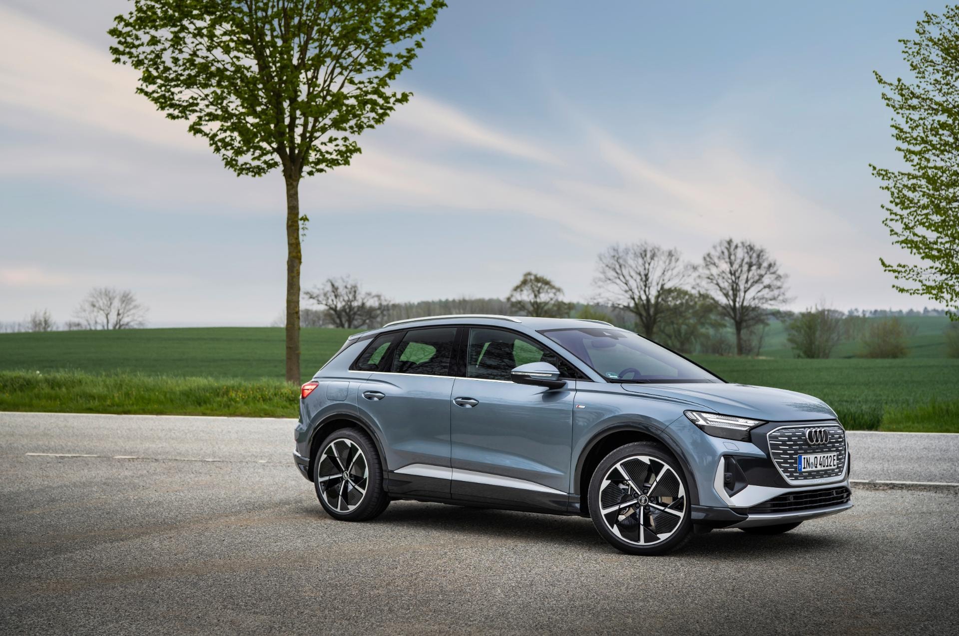 Elegancia y diseño moderno definen el Audi Q4 e-tron desde esta perspectiva.