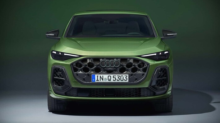 Vista lateral y trasera del Audi Q5 Sportback, un SUV que impone presencia. Vista lateral y trasera del Audi Q5 Sportback, un SUV que impone presencia.