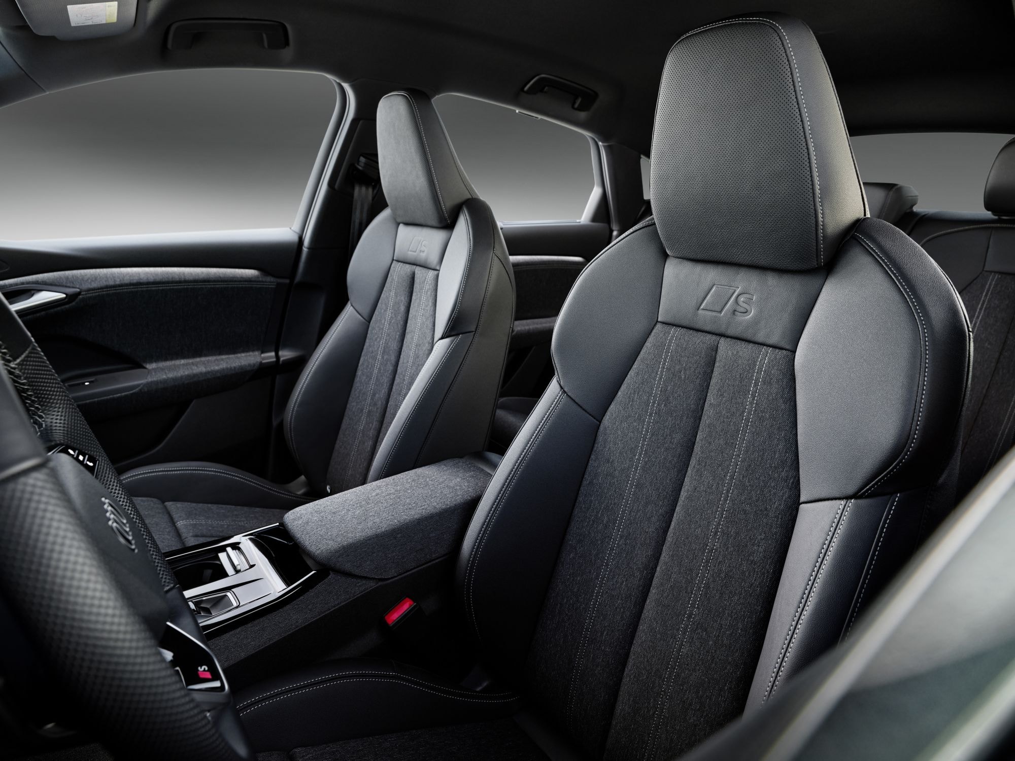 Interior del Audi Q6 Sportback, donde la comodidad y la tecnología se unen.