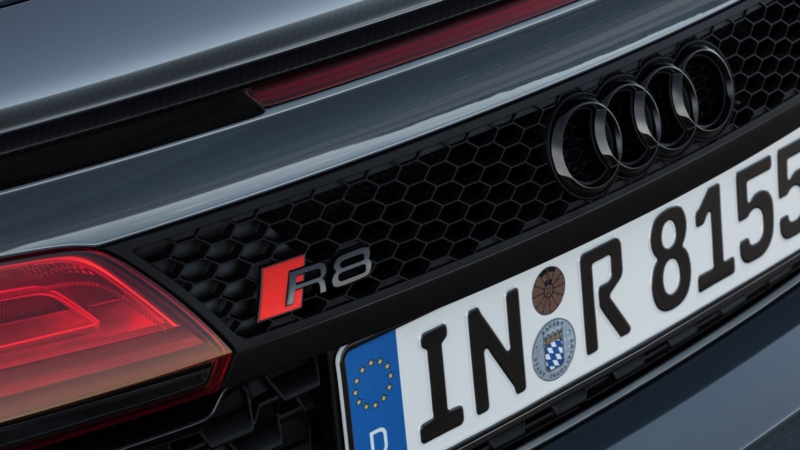 Detalle superior del Audi R8 que muestra las ventilaciones y la forma del techo.