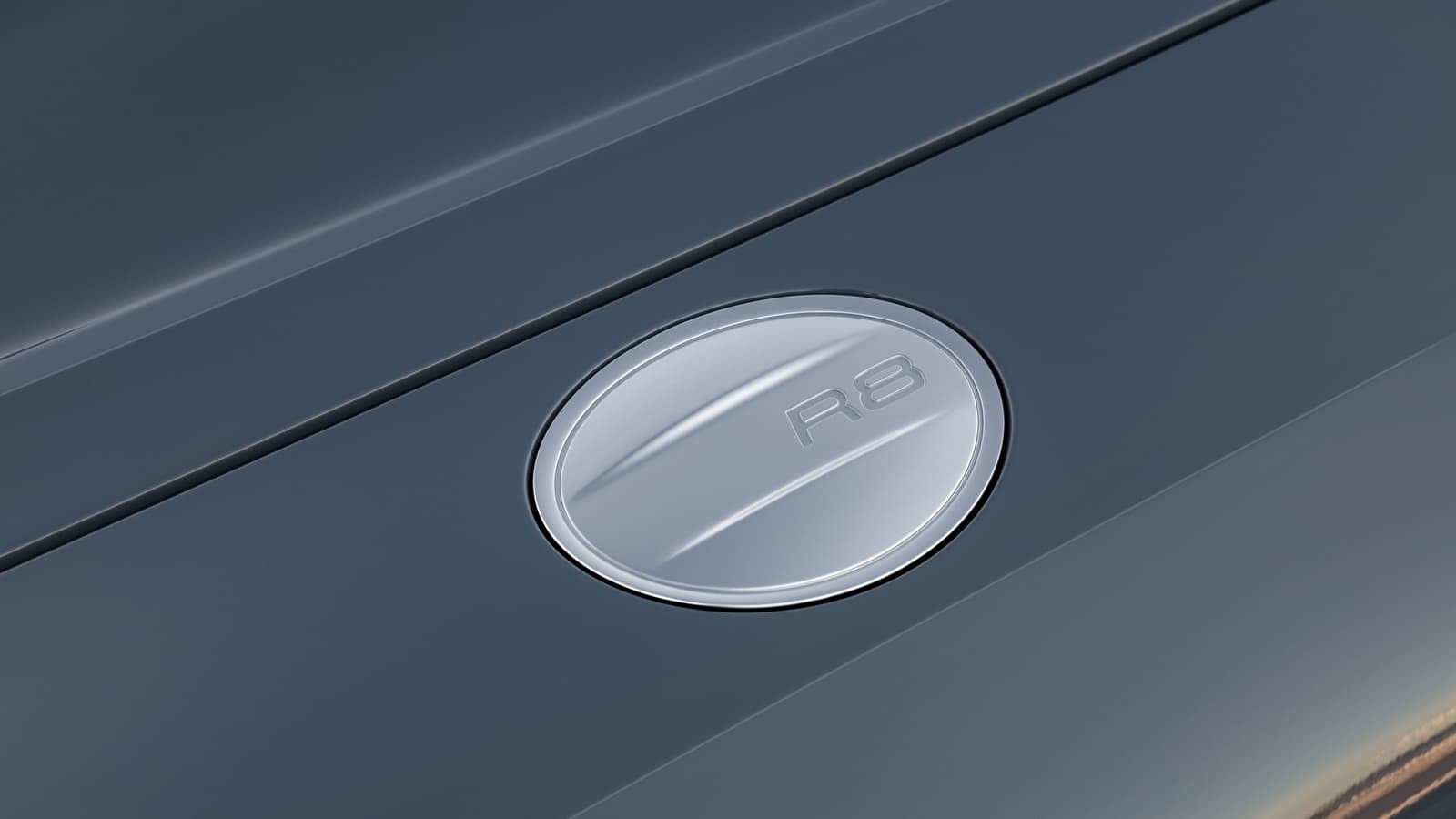 Enfoque en los frenos y llantas del Audi R8, subrayando su alto rendimiento.