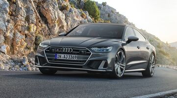 Diseño agresivo y deportivo del Audi S7 Sportback en carretera. Diseño agresivo y deportivo del Audi S7 Sportback en carretera.