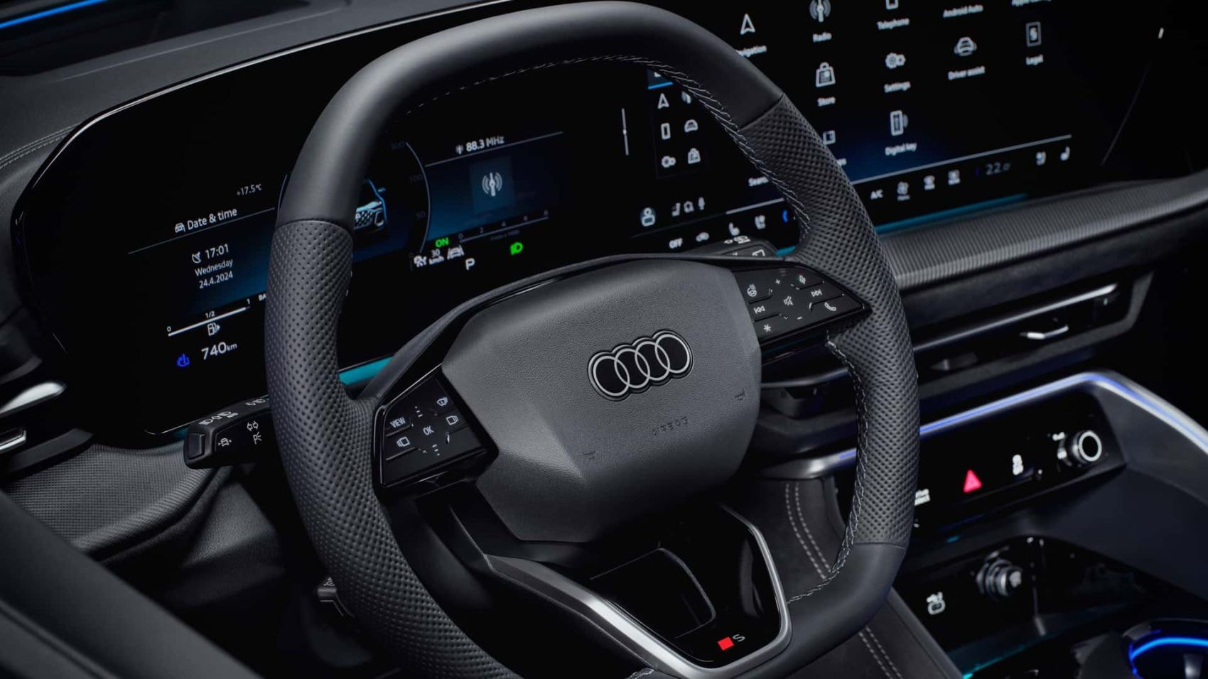 Vista del elegante salpicadero con pantallas digitales de alta resolución.